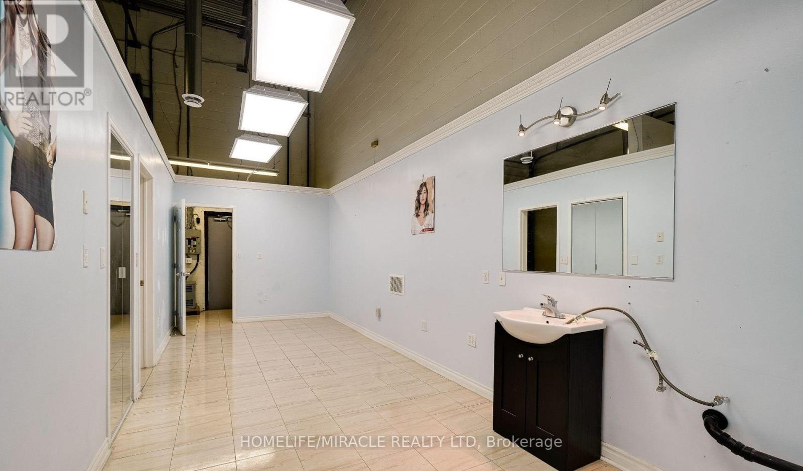 Photo 25 of 59 8500 Torbram Road, Brampton ON