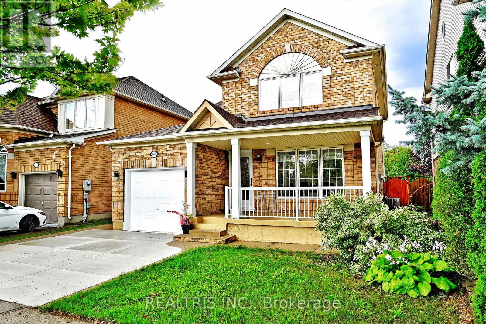 Photo 2 of 649 Marley Crescent, Milton ON