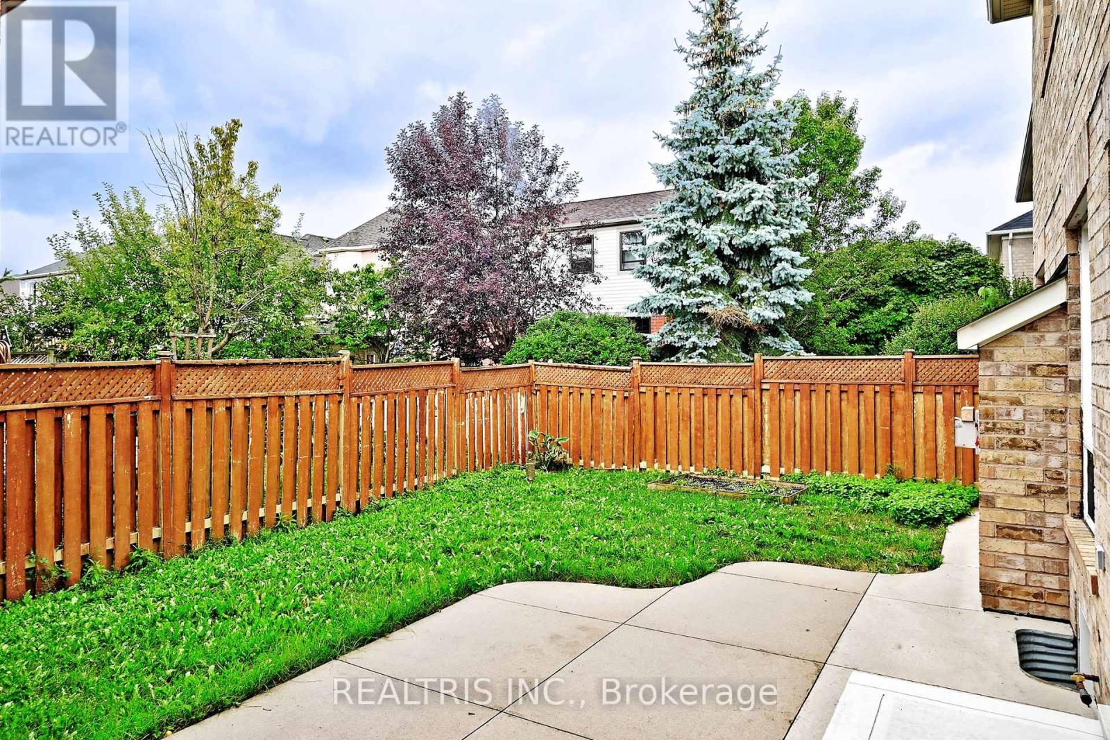 Photo 31 of 649 Marley Crescent, Milton ON