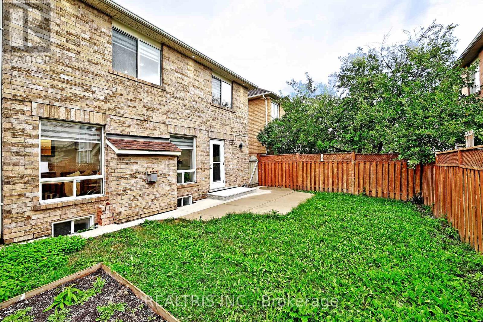 Photo 33 of 649 Marley Crescent, Milton ON
