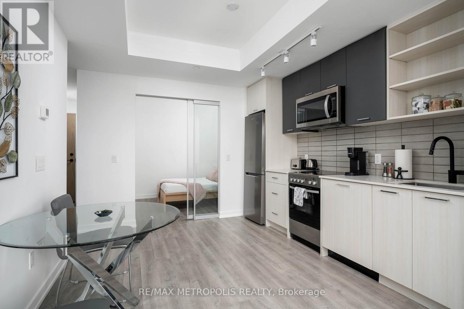 Photo 10 of 307 2300 St Clair Avenue W, Toronto ON