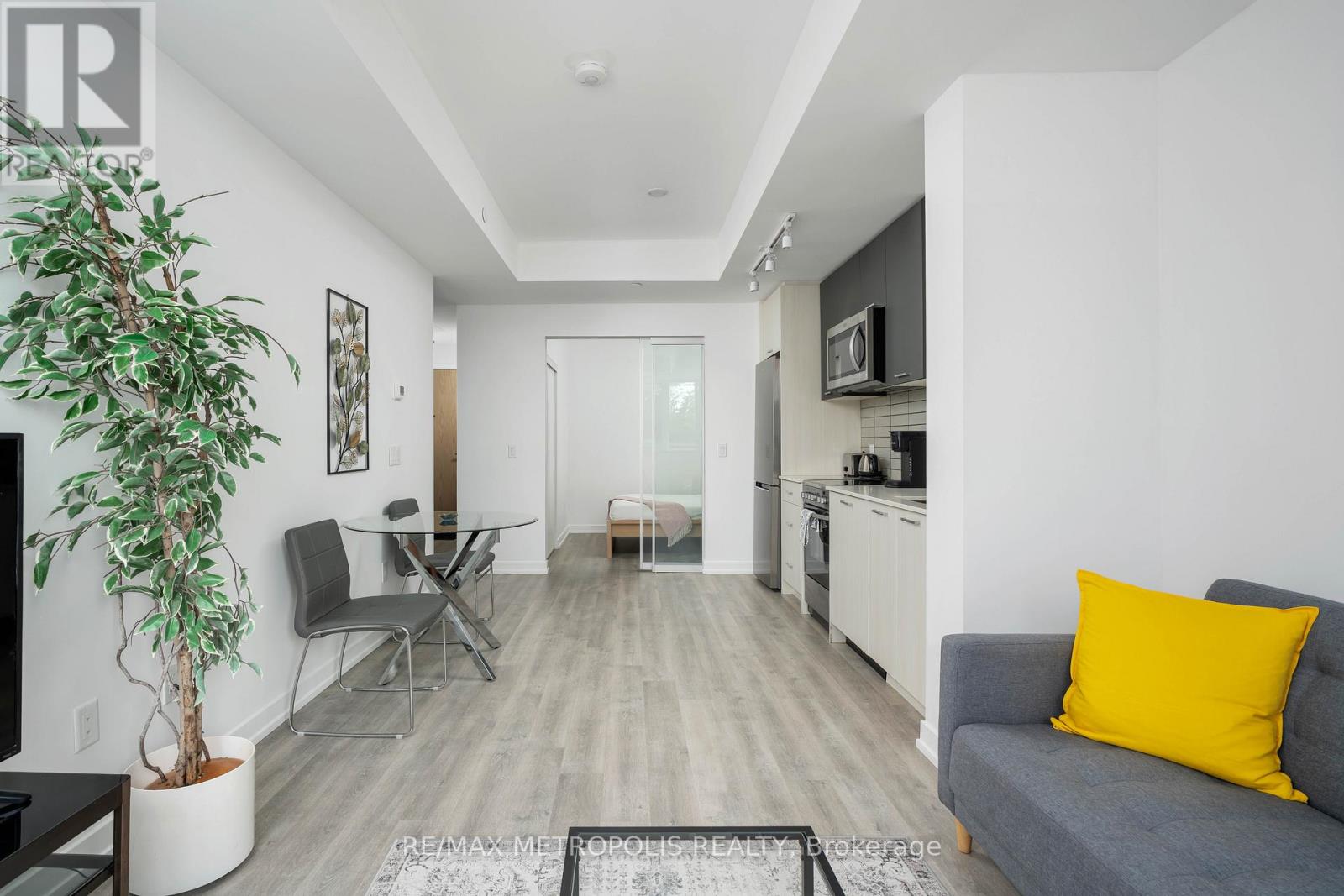 Photo 11 of 307 2300 St Clair Avenue W, Toronto ON