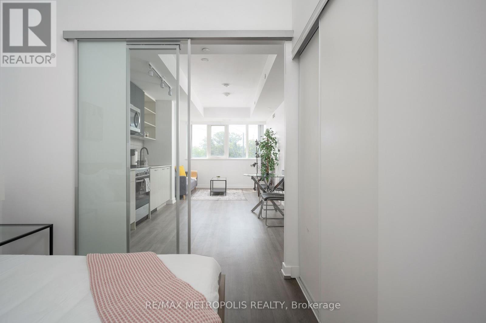 Photo 12 of 307 2300 St Clair Avenue W, Toronto ON