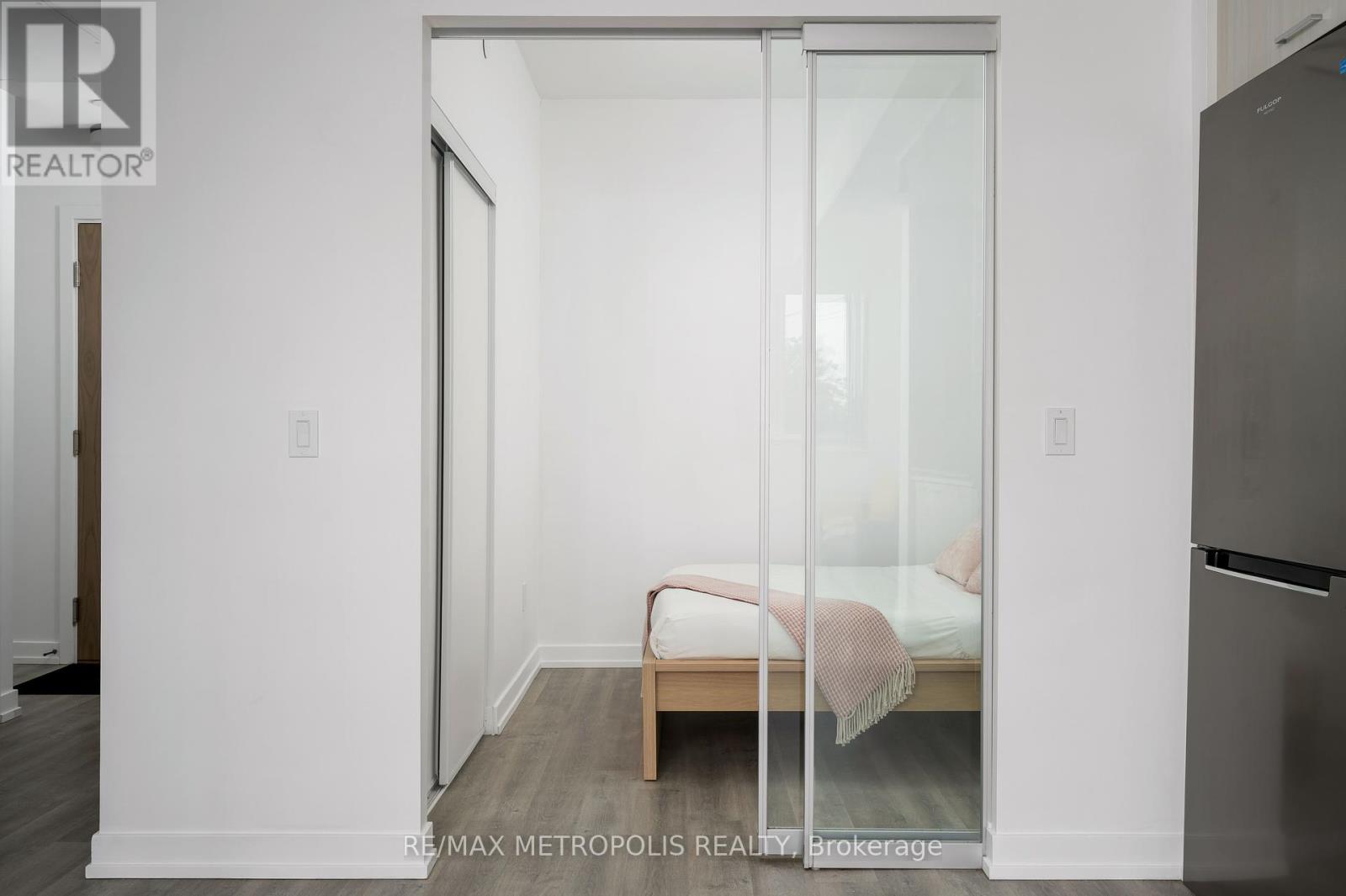 Photo 13 of 307 2300 St Clair Avenue W, Toronto ON