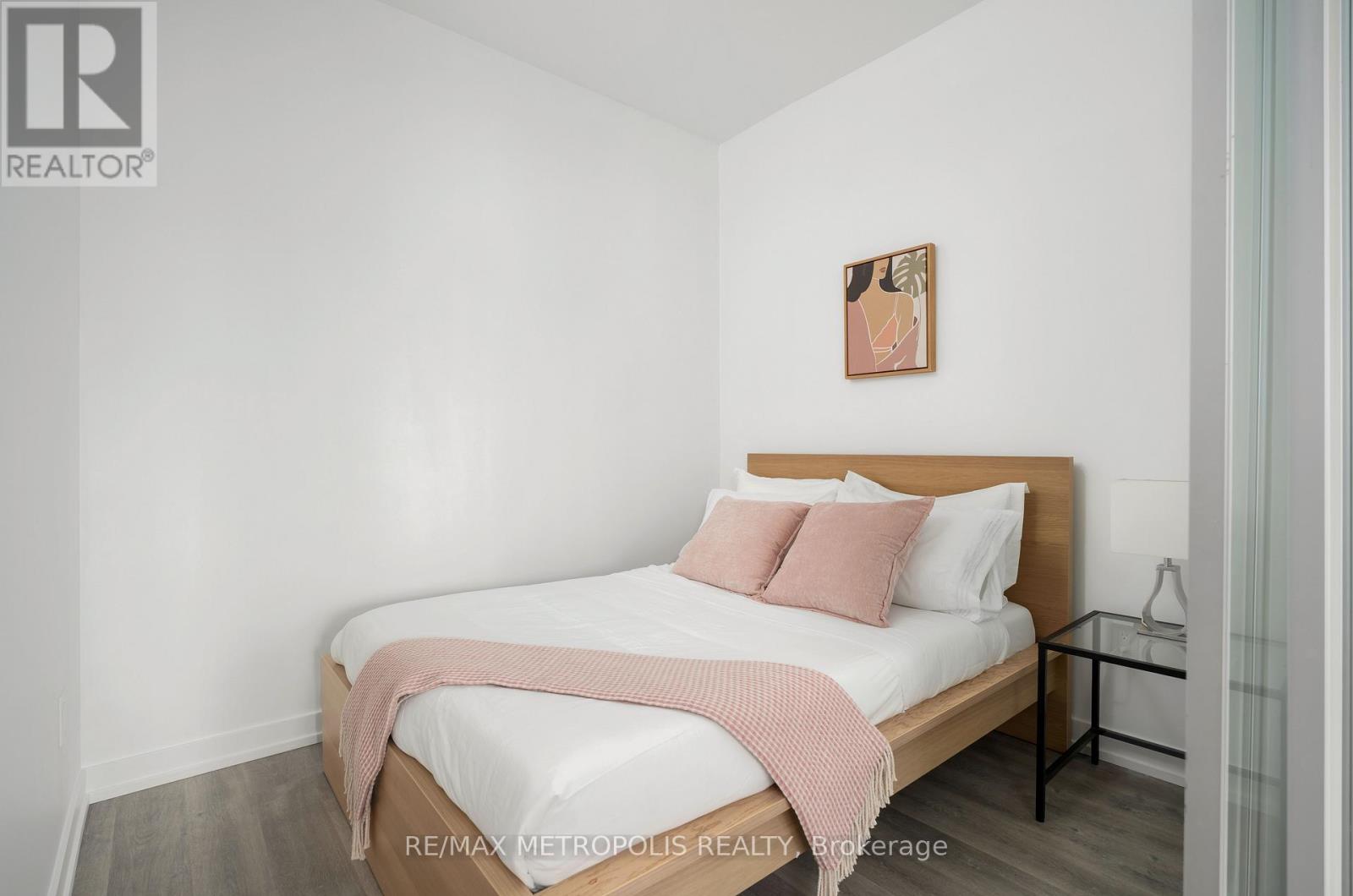 Photo 14 of 307 2300 St Clair Avenue W, Toronto ON