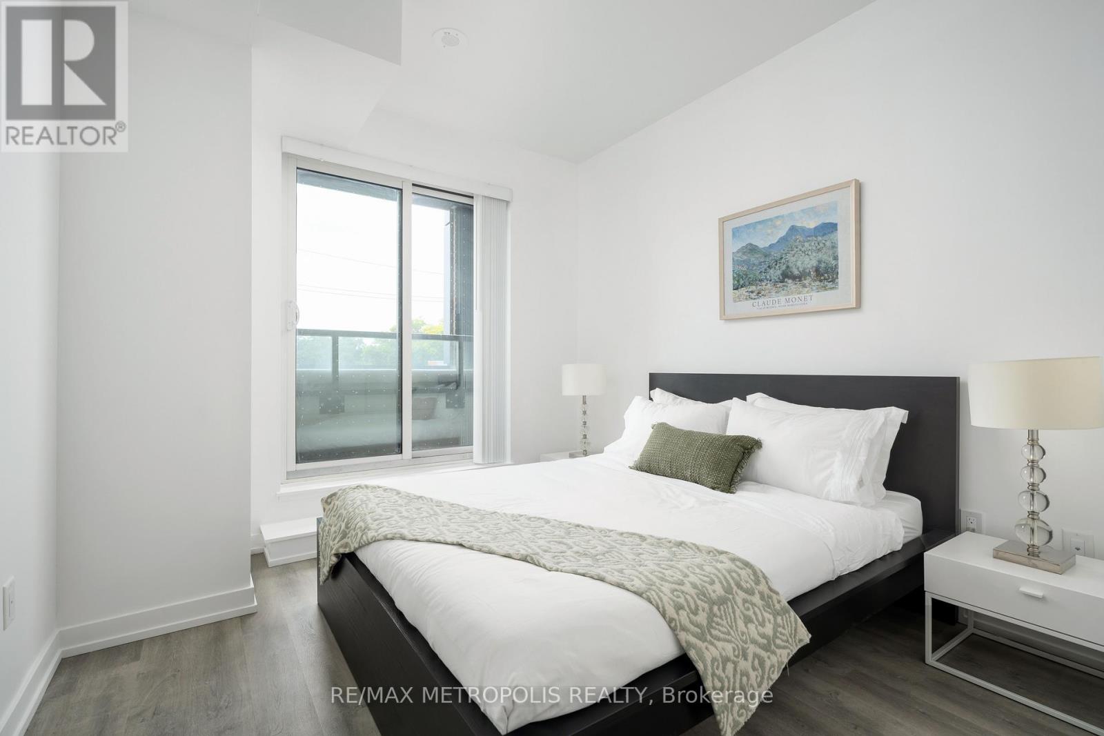 Photo 15 of 307 2300 St Clair Avenue W, Toronto ON