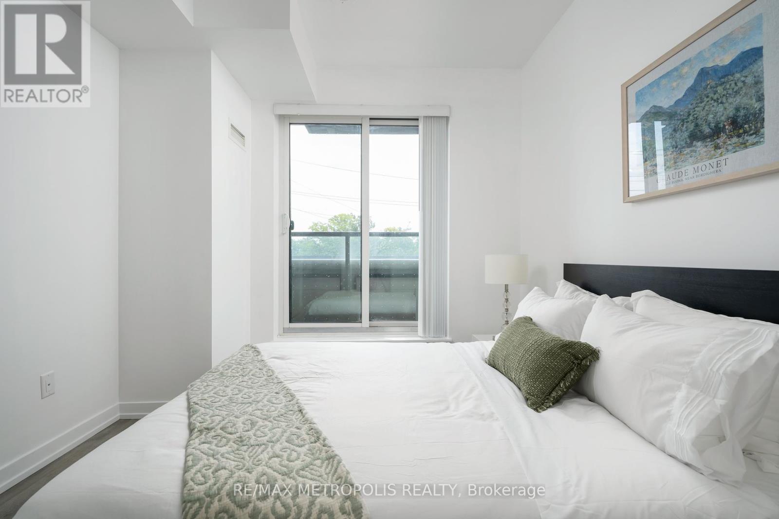 Photo 17 of 307 2300 St Clair Avenue W, Toronto ON