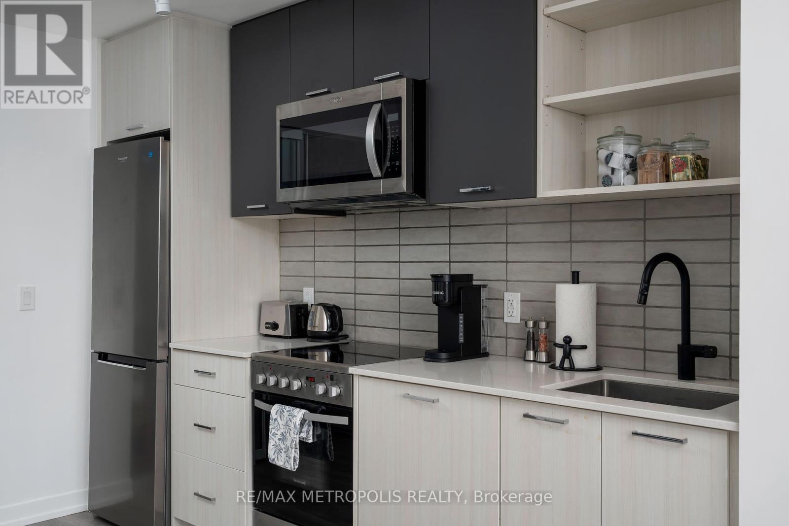 Photo 2 of 307 2300 St Clair Avenue W, Toronto ON
