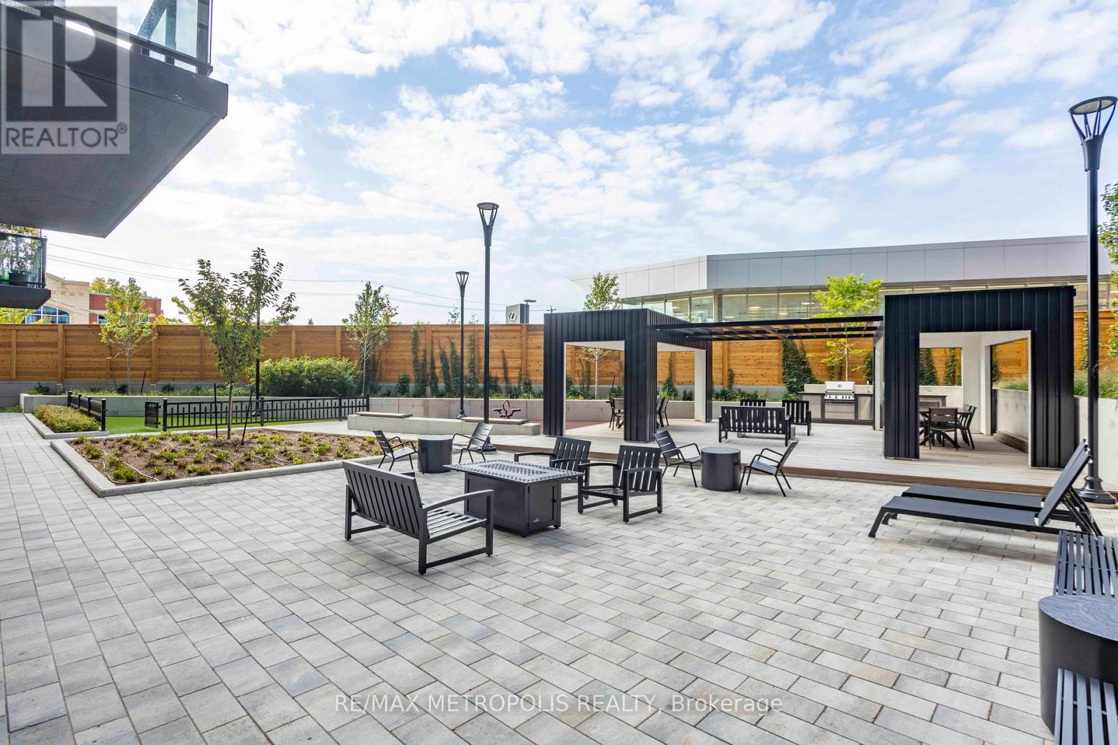 Photo 25 of 307 2300 St Clair Avenue W, Toronto ON