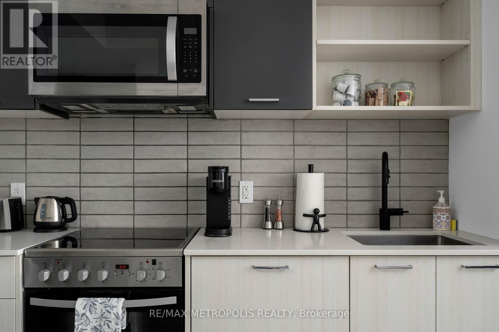 Photo 3 of 307 2300 St Clair Avenue W, Toronto ON