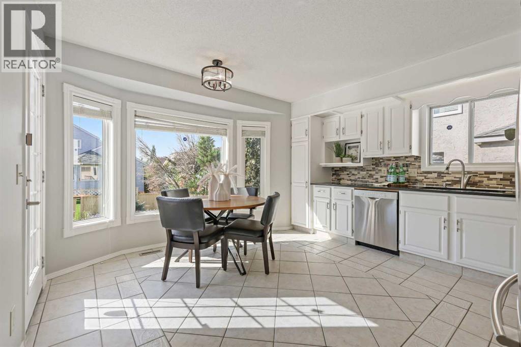 Photo 12 of 49 Hawktree Circle Nw, Calgary AB