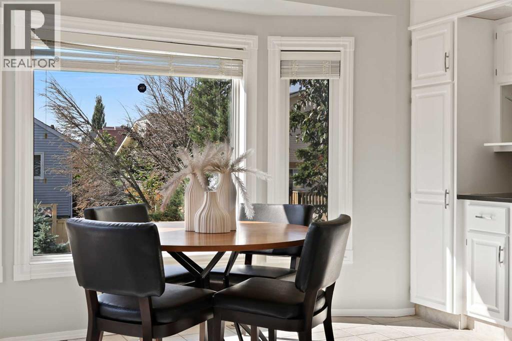 Photo 18 of 49 Hawktree Circle Nw, Calgary AB