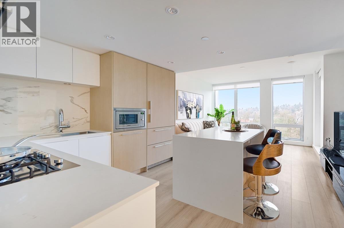 Photo 2 of 1308 1500 Fern Street, North Vancouver BC