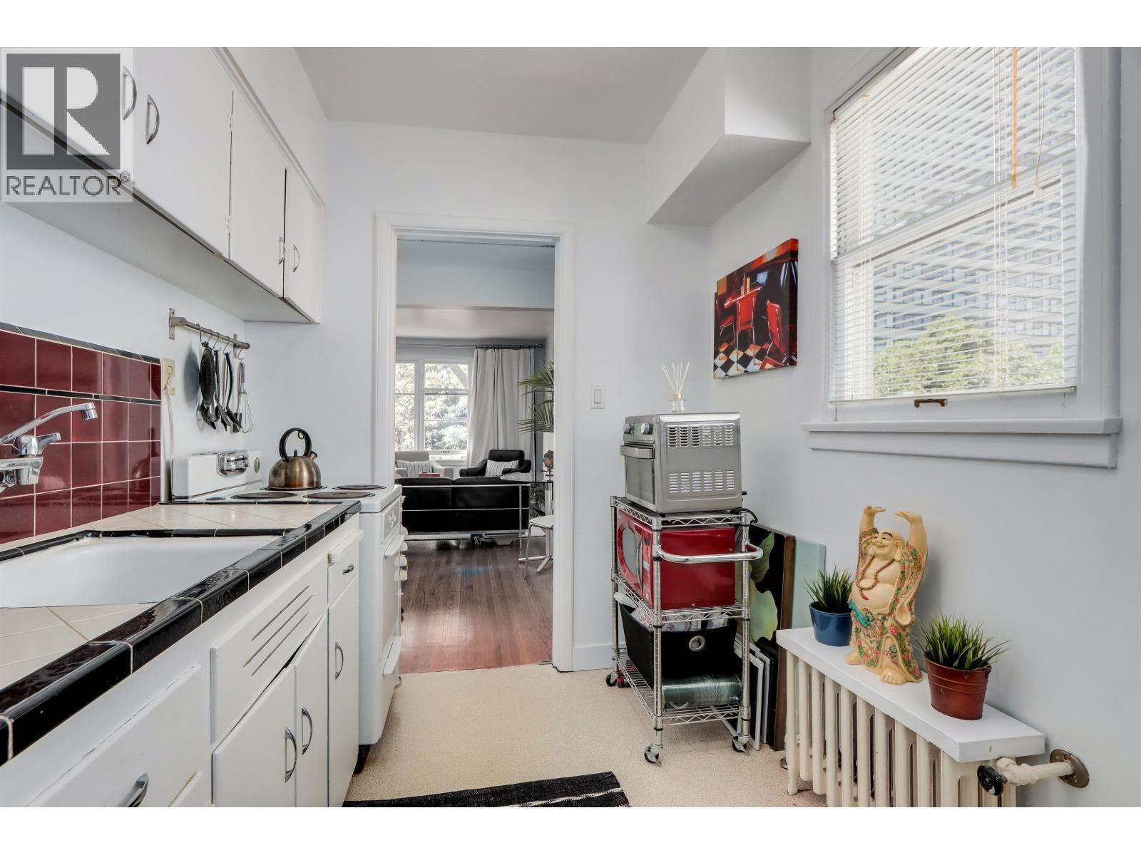 Photo 13 of 303 1565 Burnaby Street, Vancouver BC