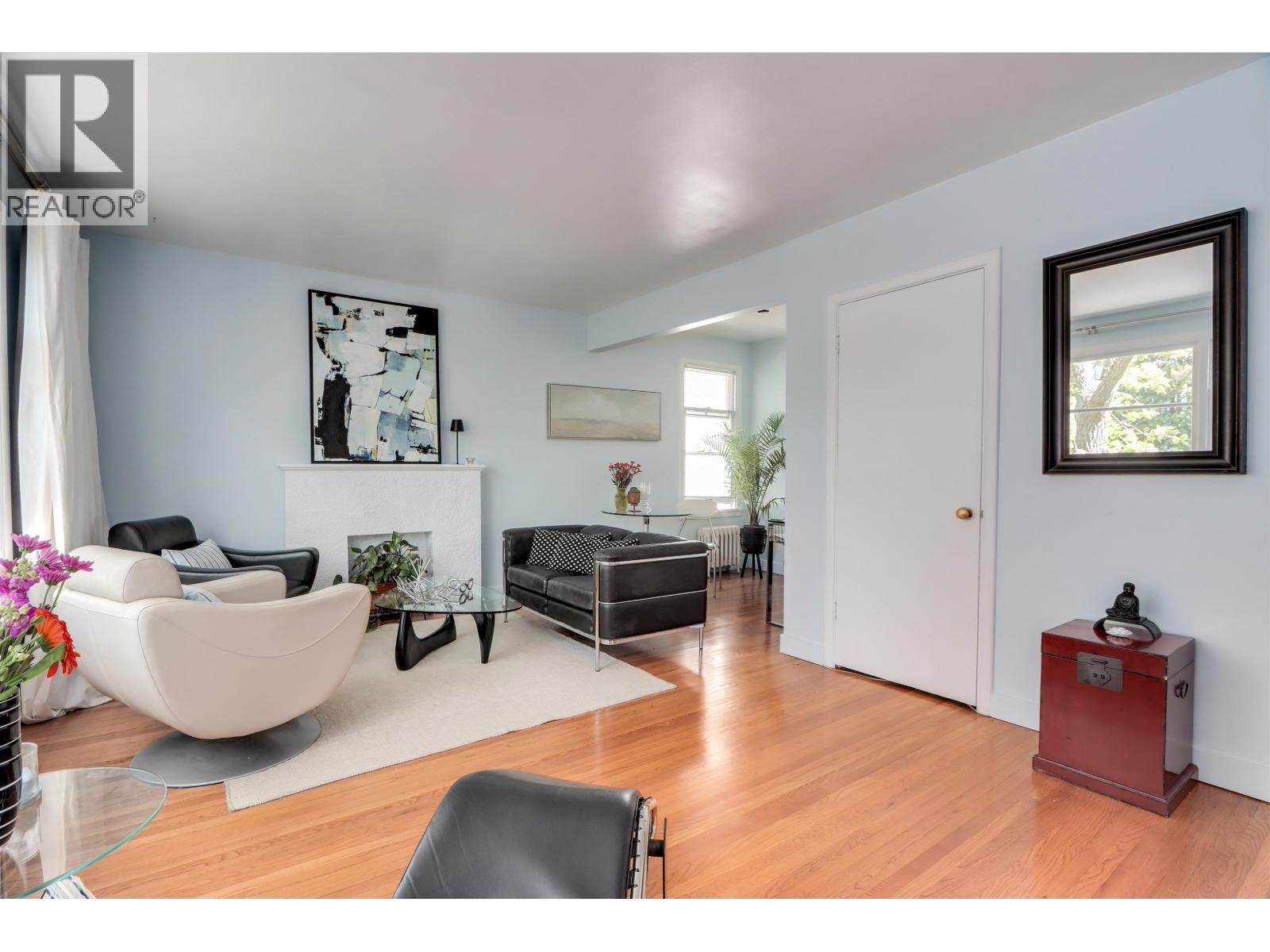 Photo 4 of 303 1565 Burnaby Street, Vancouver BC