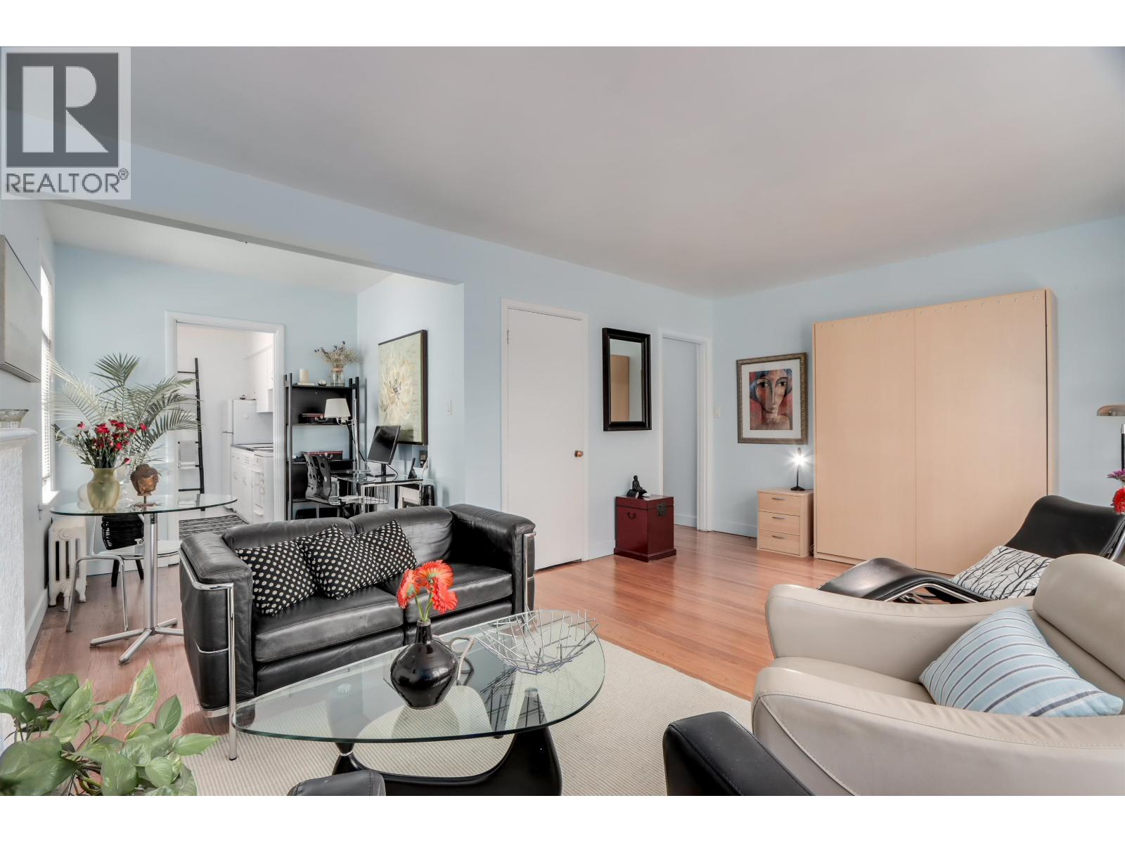 Photo 8 of 303 1565 Burnaby Street, Vancouver BC