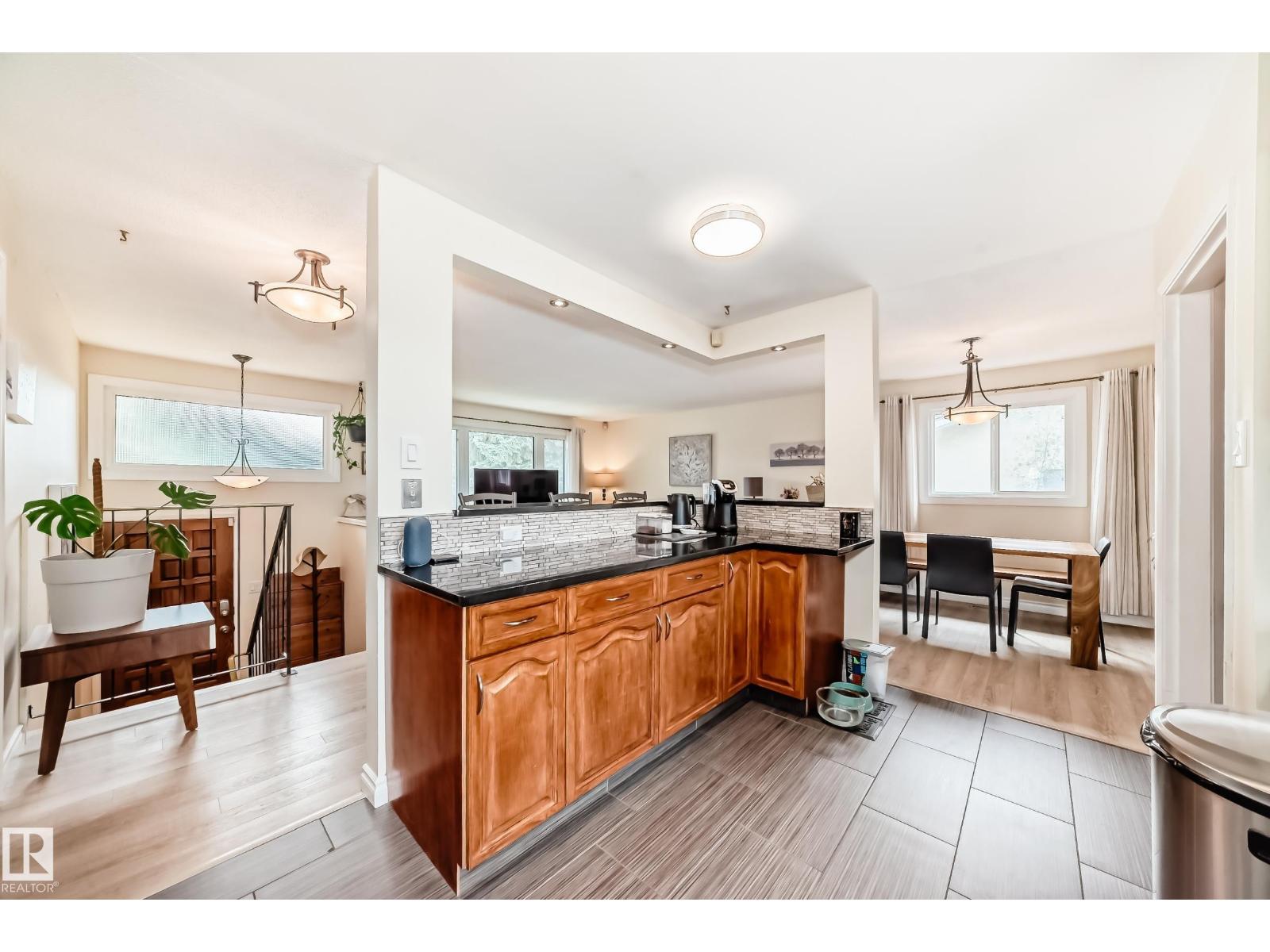 Photo 11 of 9608 169 St Nw, Edmonton AB