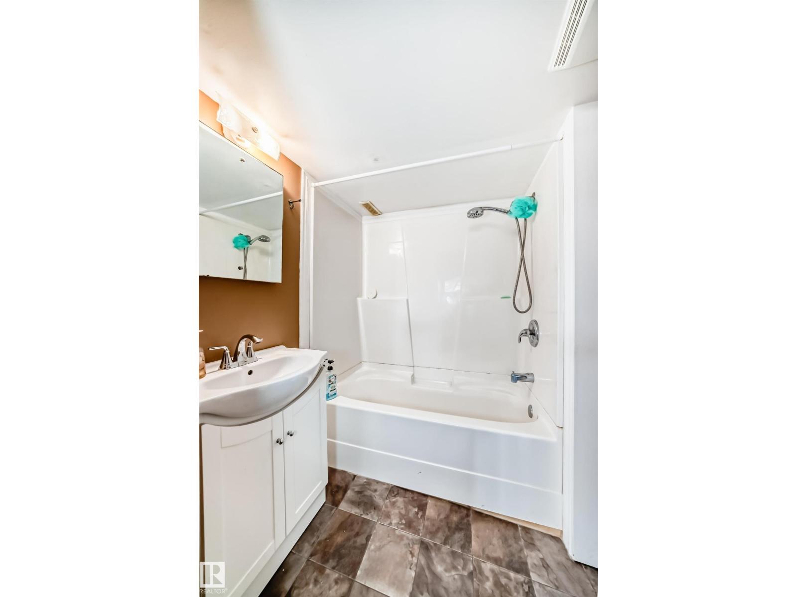 Photo 37 of 9608 169 St Nw, Edmonton AB