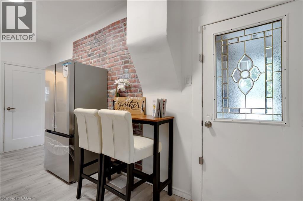 Photo 22 of 32 Niagara Street, Brantford ON
