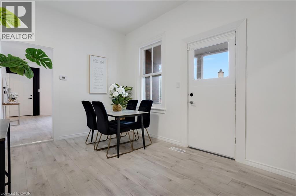 Photo 14 of 32 Niagara Street, Brantford ON