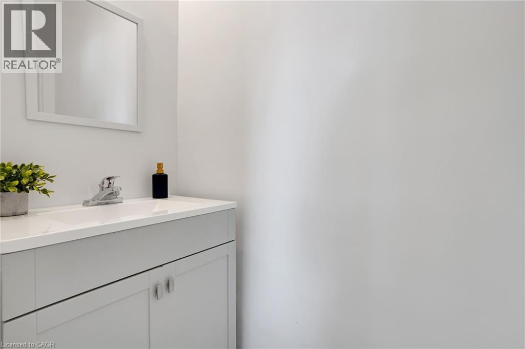 Photo 17 of 32 Niagara Street, Brantford ON