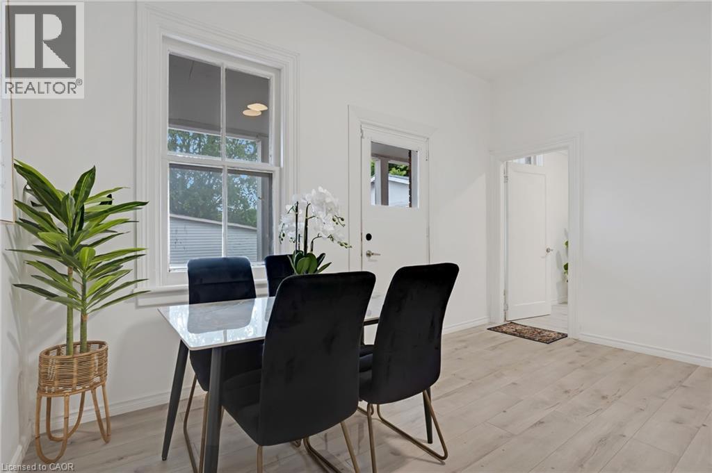 Photo 13 of 32 Niagara Street, Brantford ON