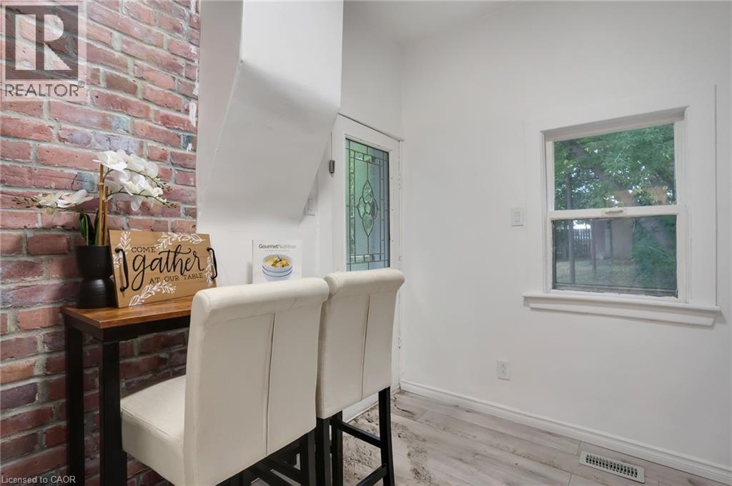 Photo 21 of 32 Niagara Street, Brantford ON