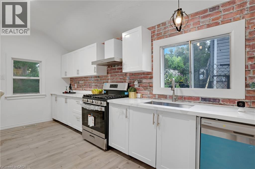 Photo 20 of 32 Niagara Street, Brantford ON