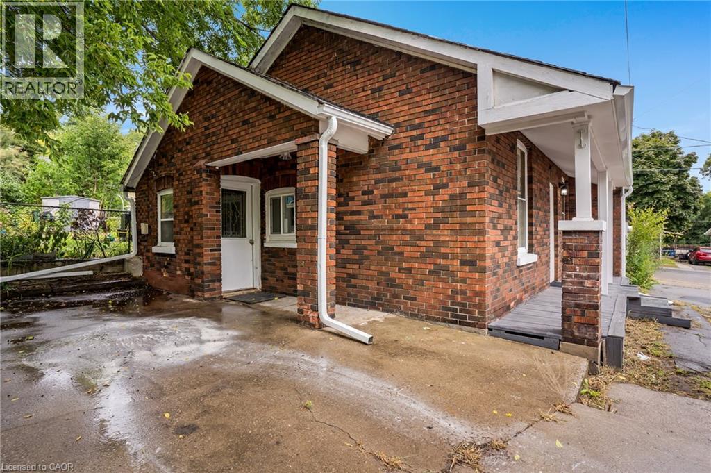Photo 5 of 32 Niagara Street, Brantford ON