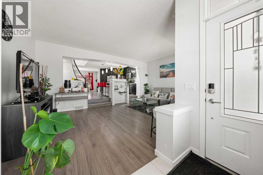 Photo 4 of 28 Auburn Bay Drive Se, Calgary AB