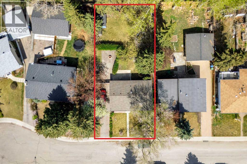 Single Family House Bungalow for Sale in  Breton Close NW Brentwood Calgary 