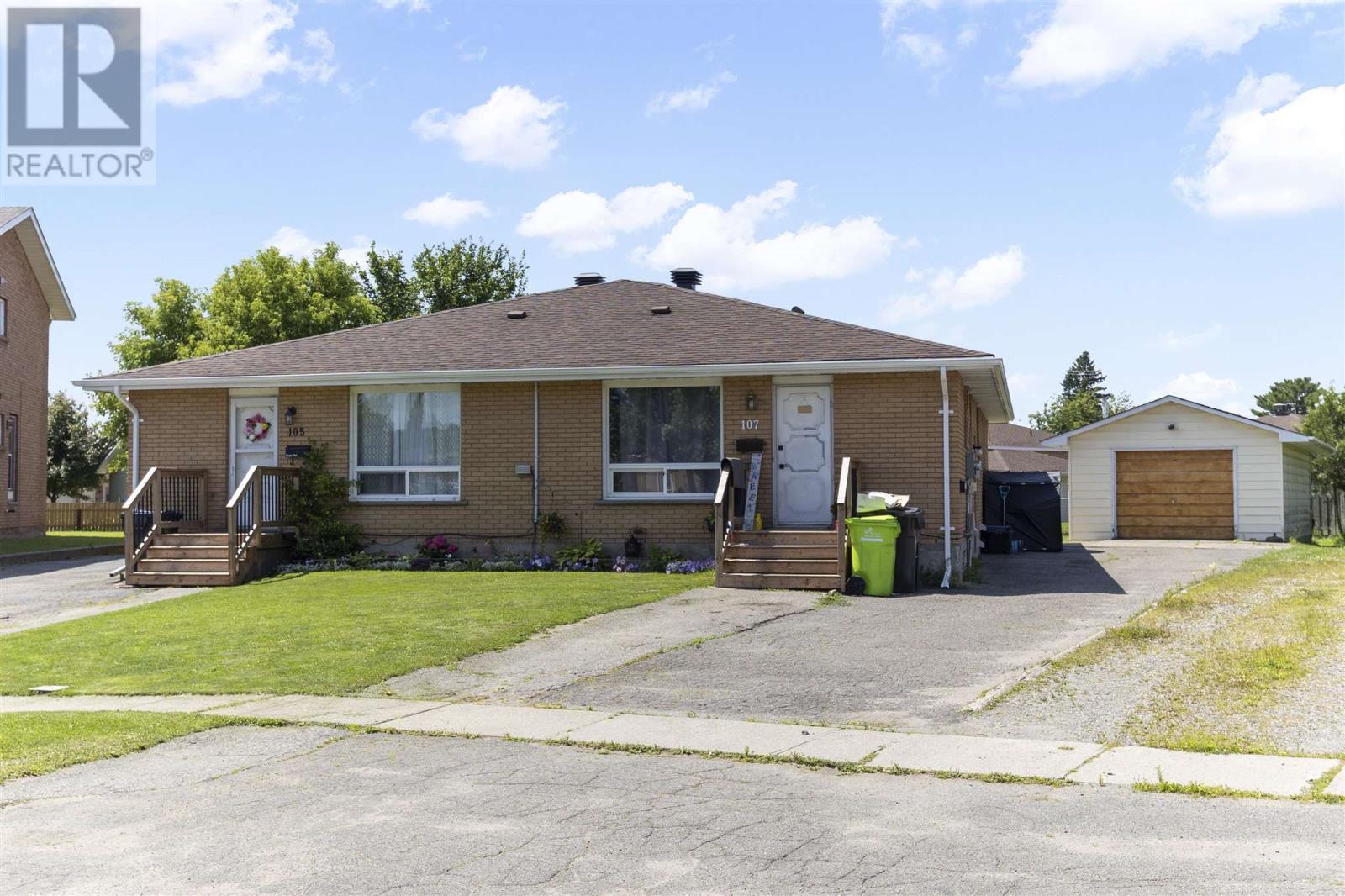 Photo 2 of 105 107 Pozzebon Cres, Sault Ste Marie ON