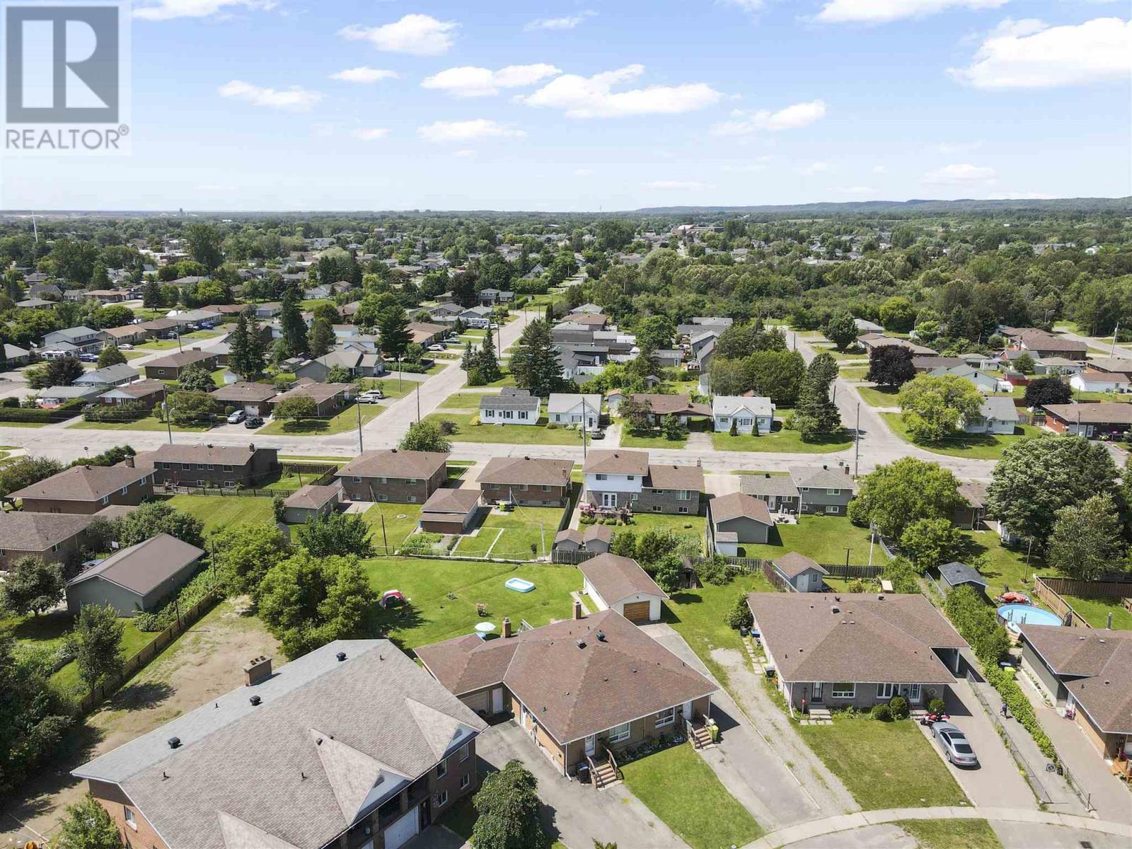 Photo 25 of 105 107 Pozzebon Cres, Sault Ste Marie ON
