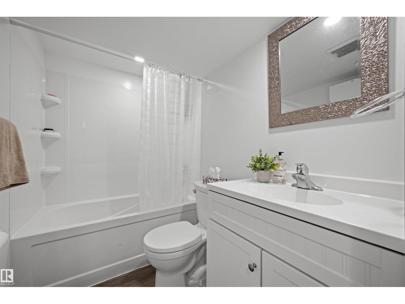 Photo 35 of 10966 117 St Nw, Edmonton AB