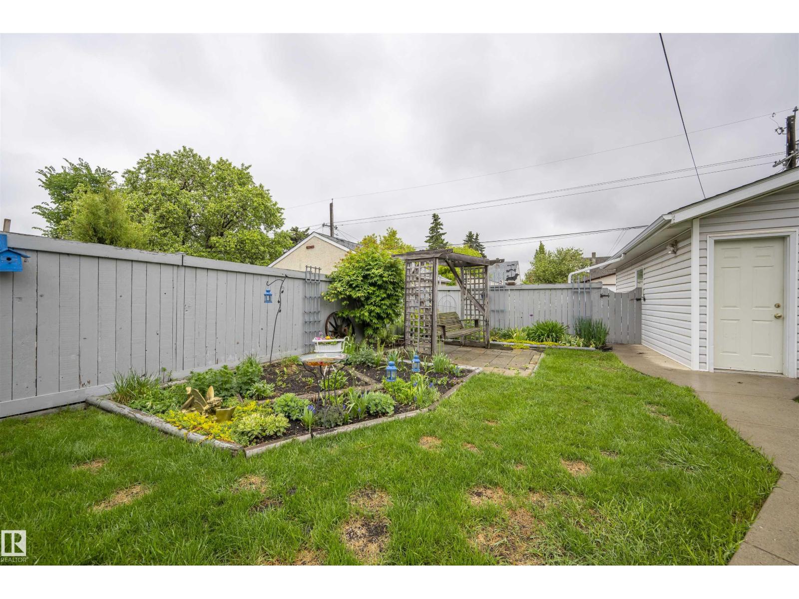Photo 42 of 10966 117 St Nw, Edmonton AB