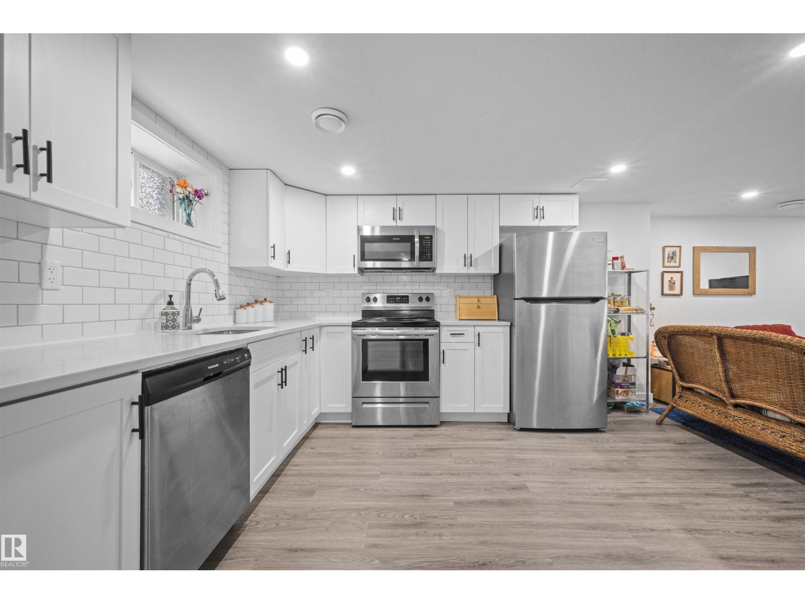 Photo 32 of 10966 117 St Nw, Edmonton AB