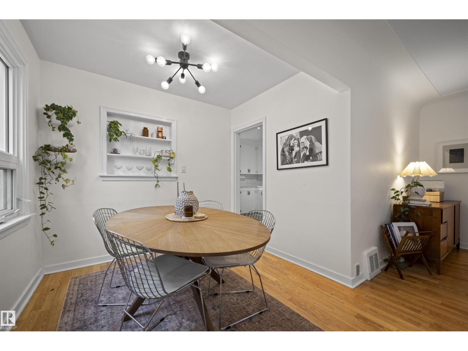Photo 10 of 10966 117 St Nw, Edmonton AB