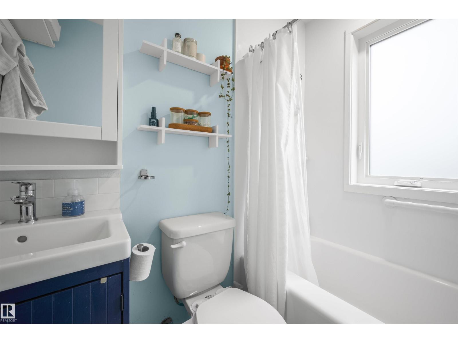 Photo 21 of 10966 117 St Nw, Edmonton AB