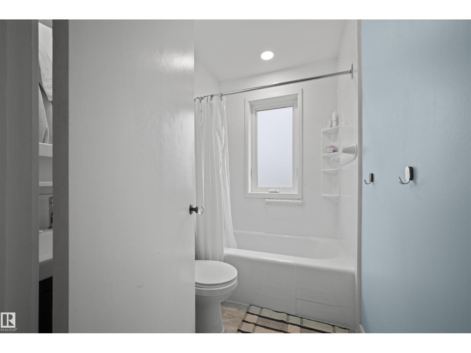 Photo 20 of 10966 117 St Nw, Edmonton AB