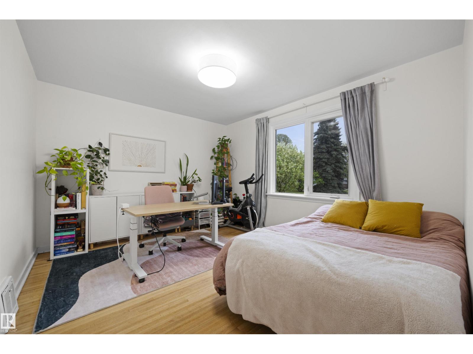 Photo 4 of 10966 117 St Nw, Edmonton AB
