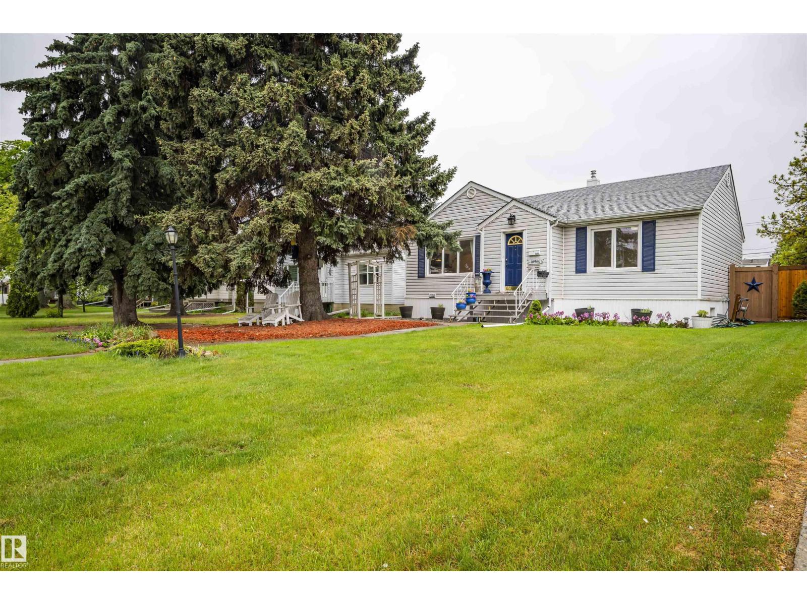 Photo 1 of 10966 117 St Nw, Edmonton AB