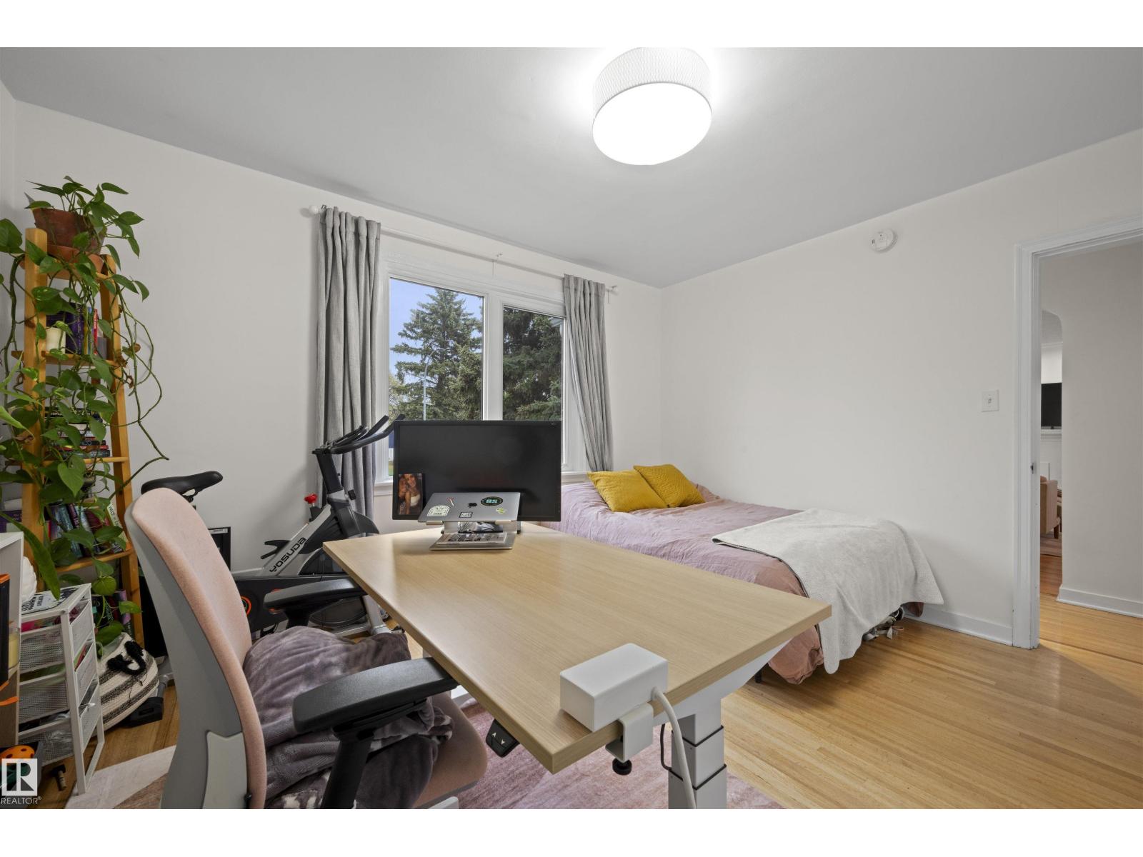 Photo 5 of 10966 117 St Nw, Edmonton AB