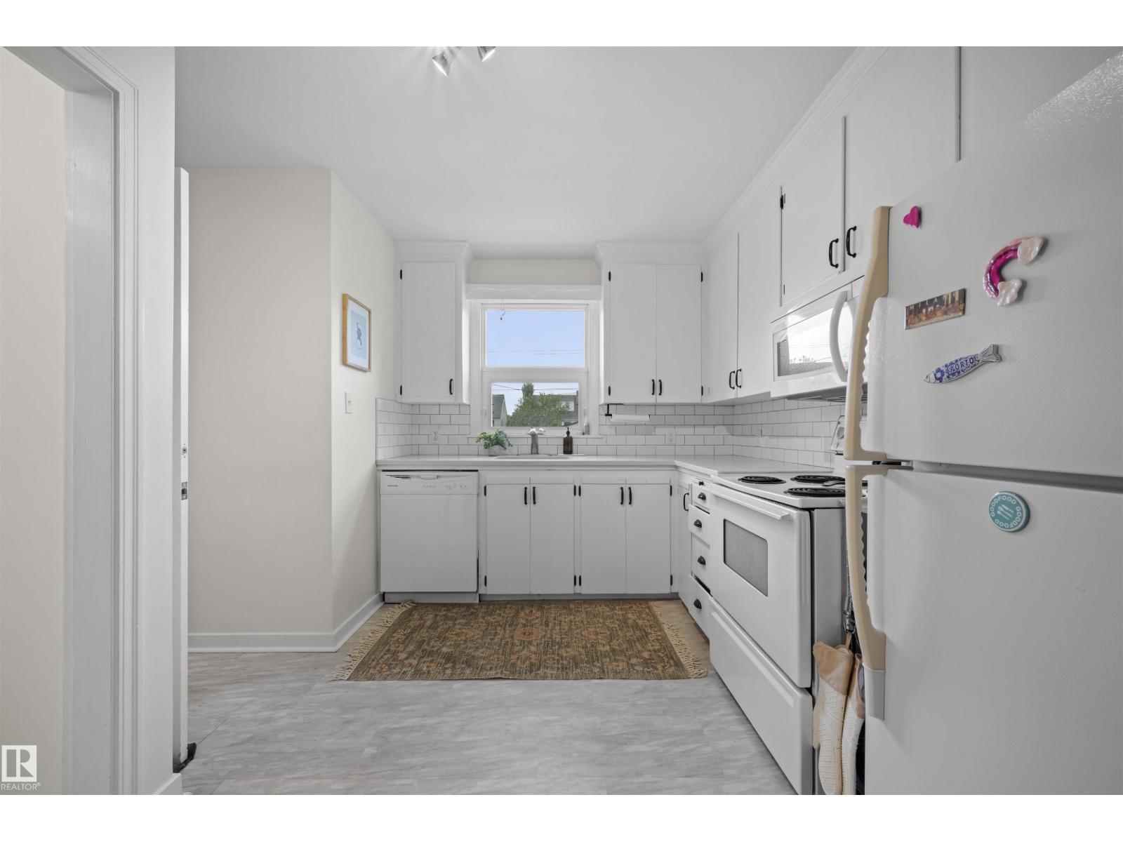 Photo 14 of 10966 117 St Nw, Edmonton AB