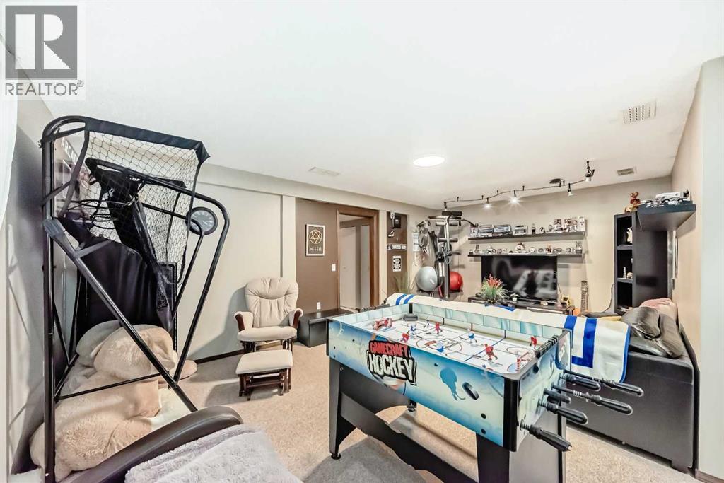 Photo 33 of 7126 Laguna Way Ne, Calgary AB