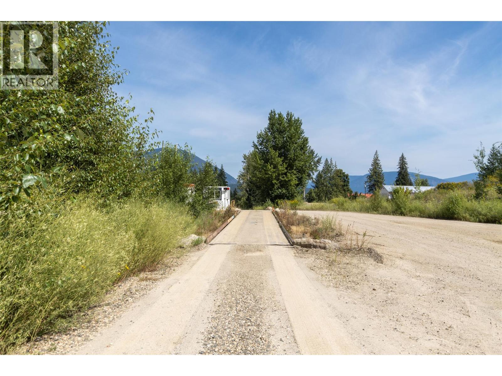Photo 4 of 5100 45 Street Sw, Salmon Arm BC