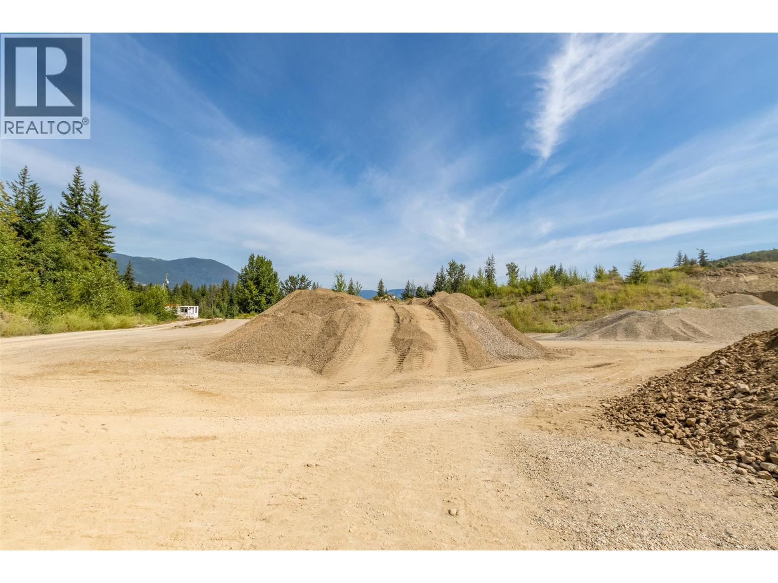 Photo 7 of 5100 45 Street Sw, Salmon Arm BC