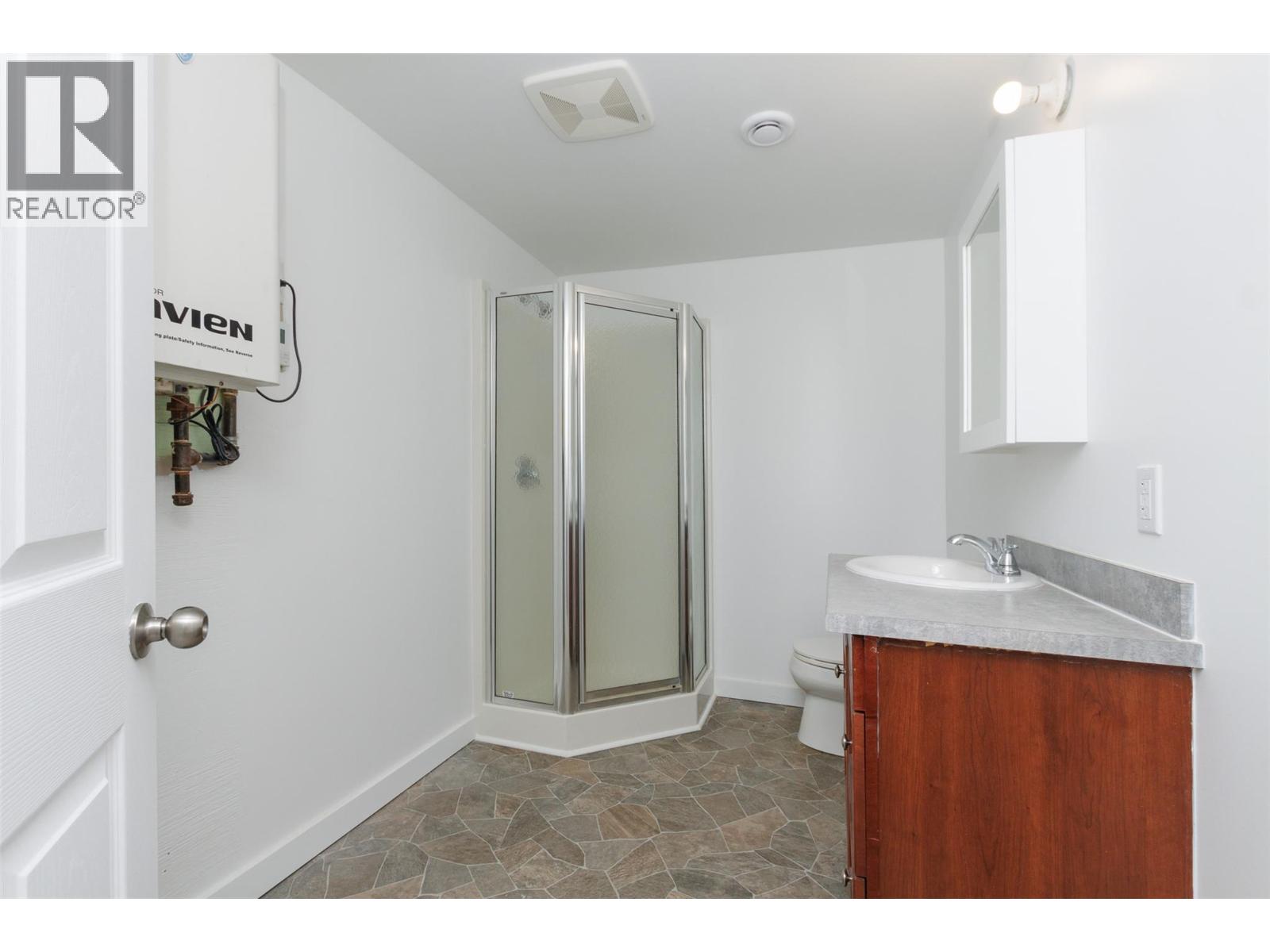 Photo 31 of 4900 45 Street Sw, Salmon Arm BC