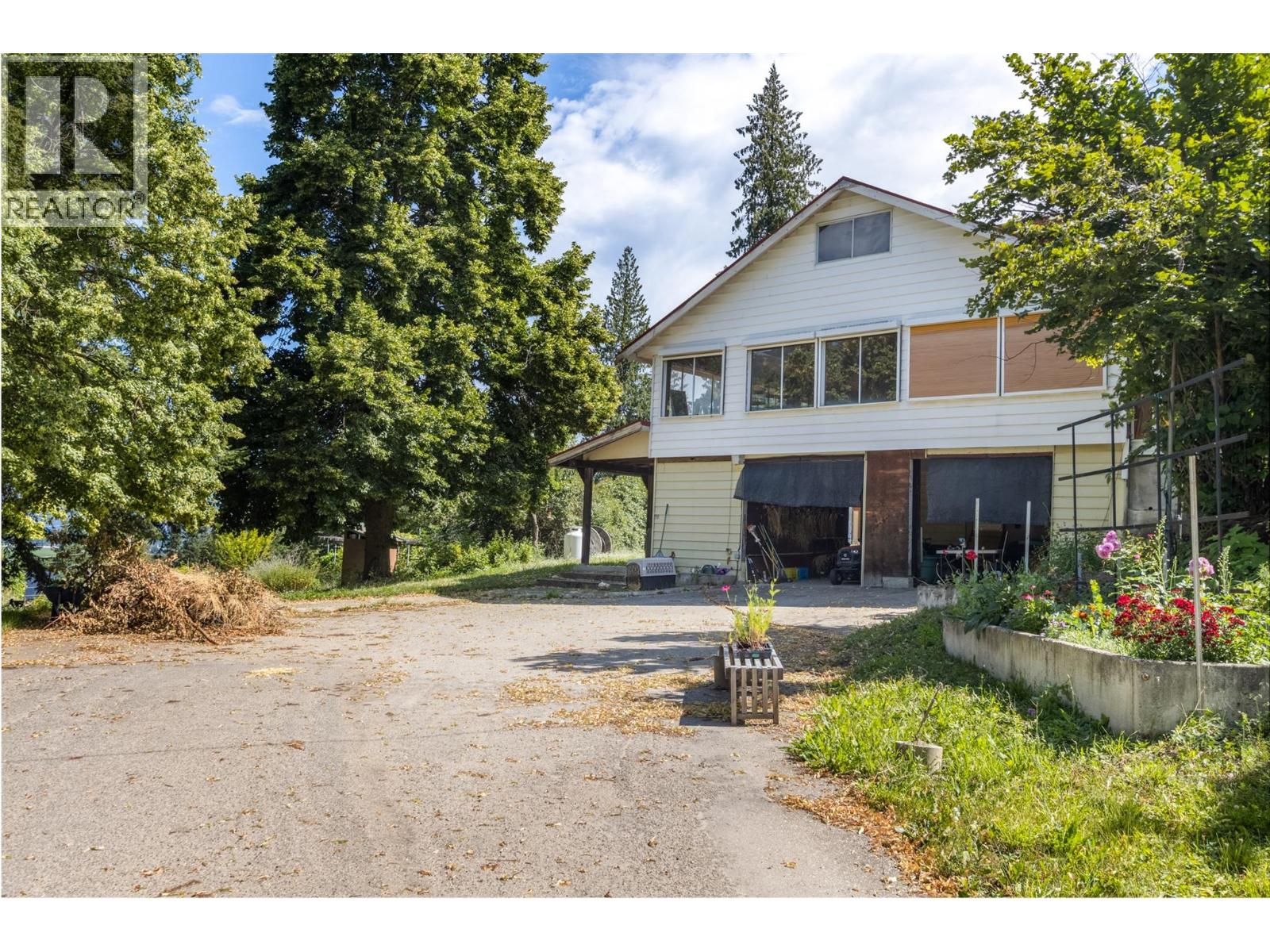 Photo 4 of 4900 45 Street Sw, Salmon Arm BC