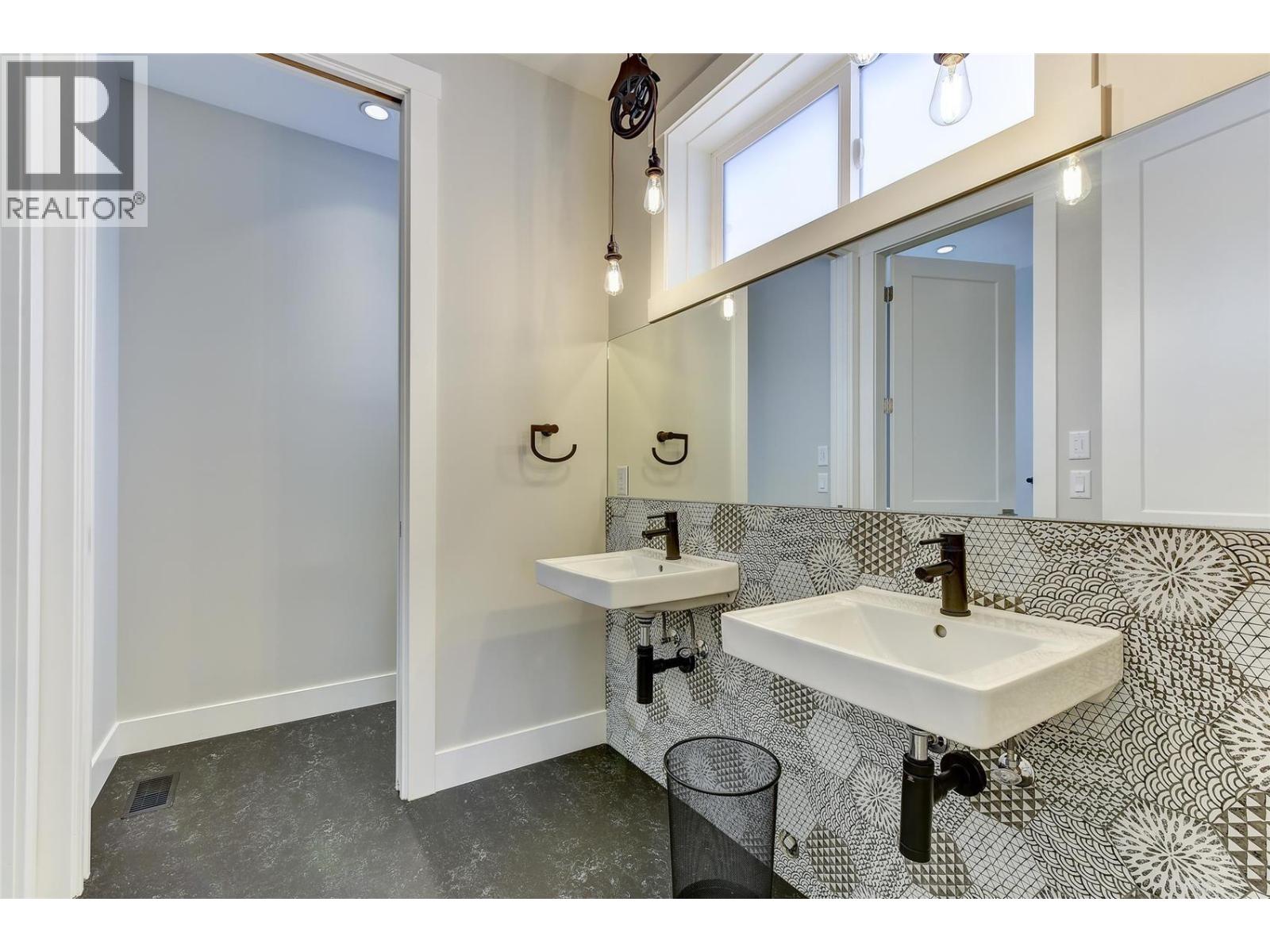  773 Barnaby Road, Kelowna