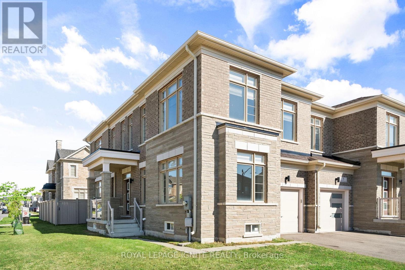 Photo 2 of 3 Mountain Heights Place, Hamilton ON